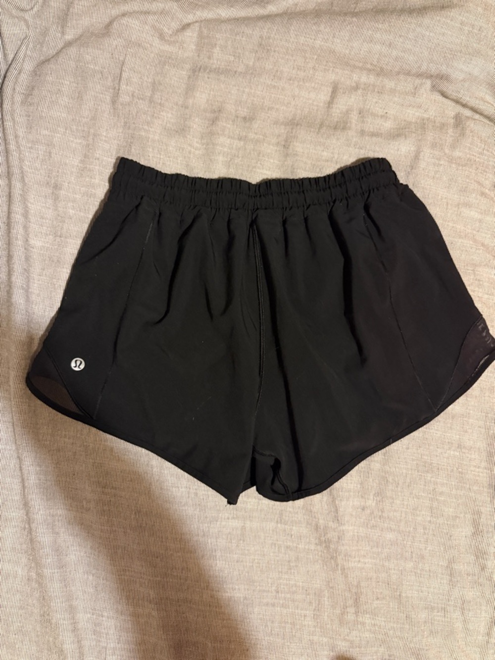 lululemon black hotty hot shorts